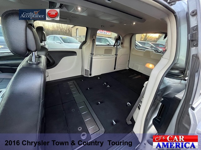 2016 Chrysler Town & Country  Touring