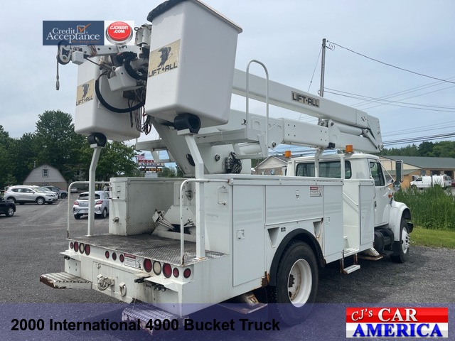 2000 International 4900 Bucket Truck