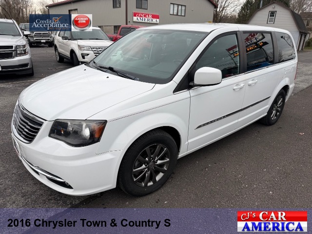 2016 Chrysler Town & Country S