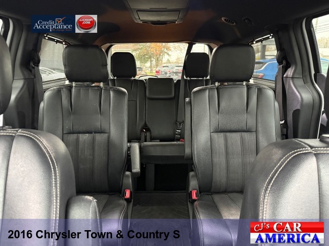 2016 Chrysler Town & Country S