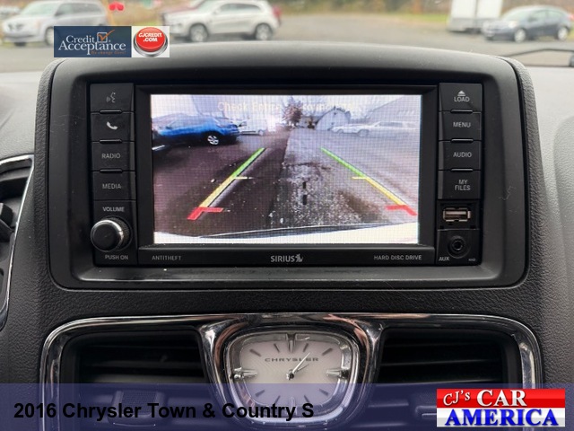 2016 Chrysler Town & Country S