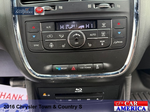 2016 Chrysler Town & Country S
