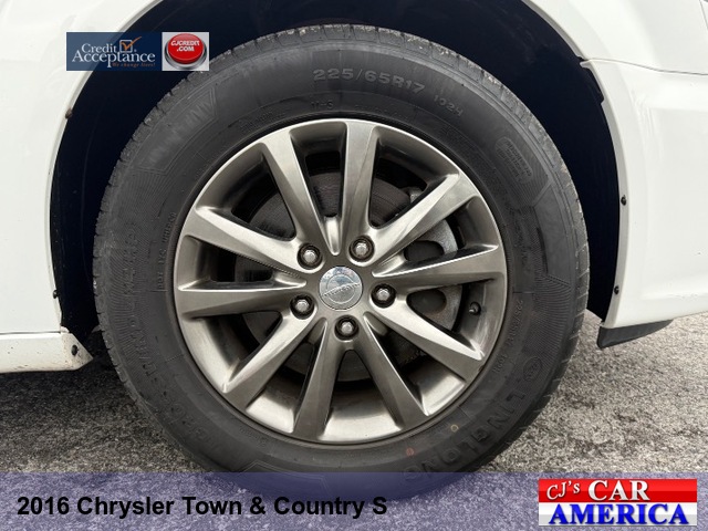 2016 Chrysler Town & Country S