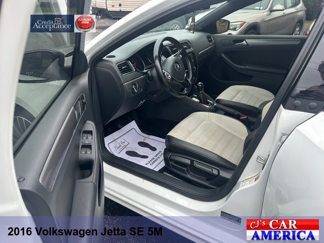 2016 Volkswagen Jetta SE 5M