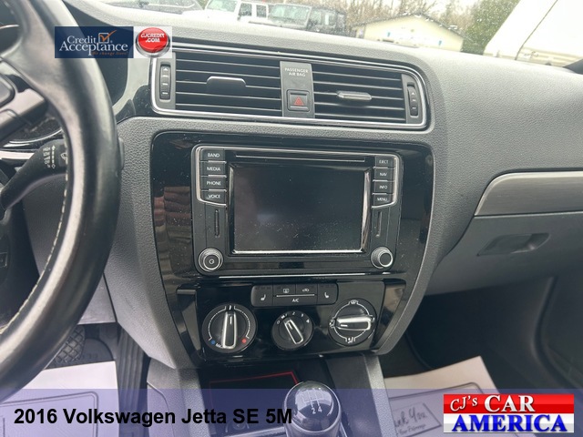 2016 Volkswagen Jetta SE 5M